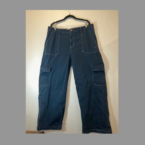 Wild Fable Women’s Navy Wide-Leg Cargo Pants - Picture 1 of 6